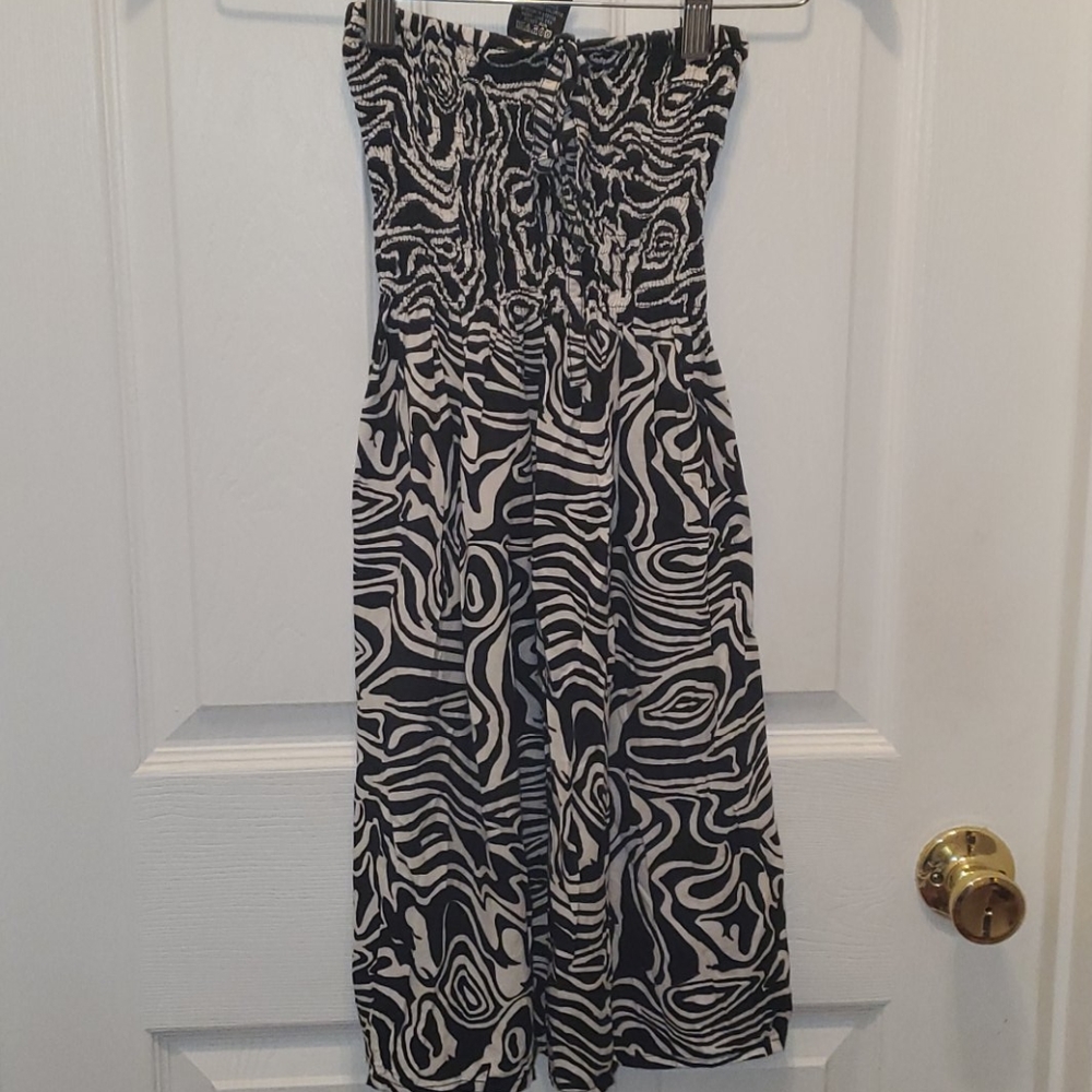 Women's strapless dress